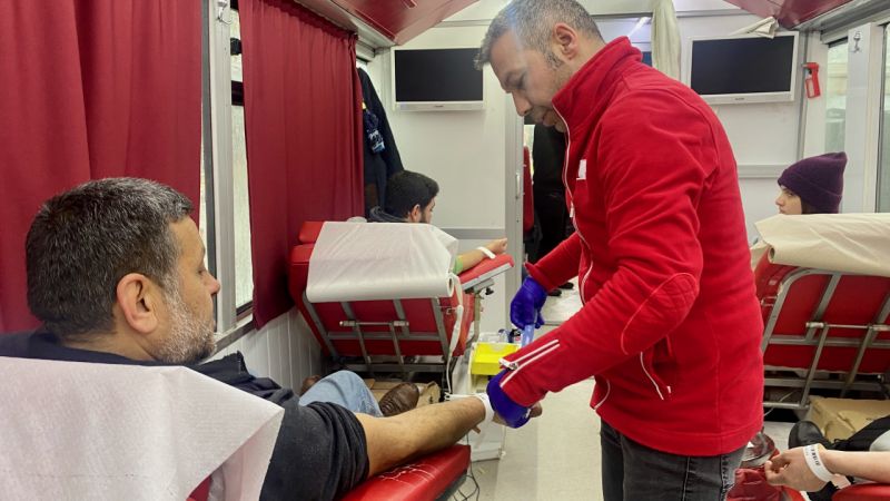 Düzce'de vatandaşlar kan bağışı noktalarında yoğunluk oluşturdu
