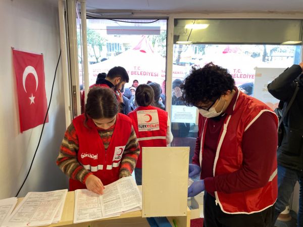 Kocaeli'de vatandaşlar kan bağışı noktalarında yoğunluk oluşturdu