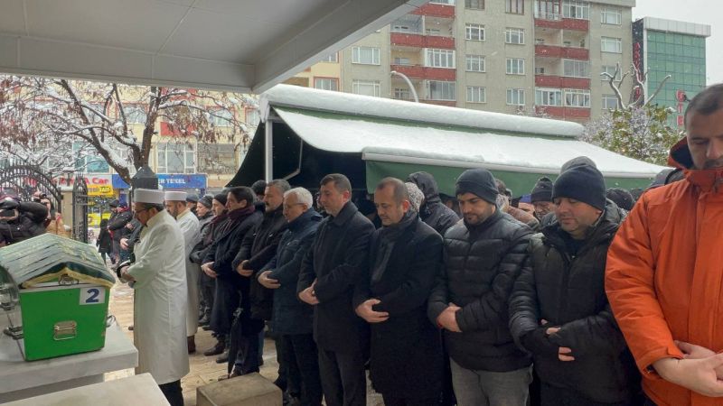 Kahramanmaraş'ta depremde eşi ve bebeğiyle hayatını kaybeden Şahin Kocaeli'de defnedildi