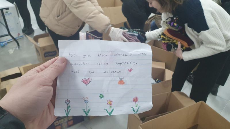 Edirneli çocuklar oyuncaklarını 