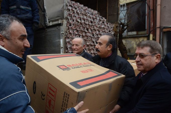 Bursa'dan afet bölgesine battaniye ve soba yardımı yapıldı