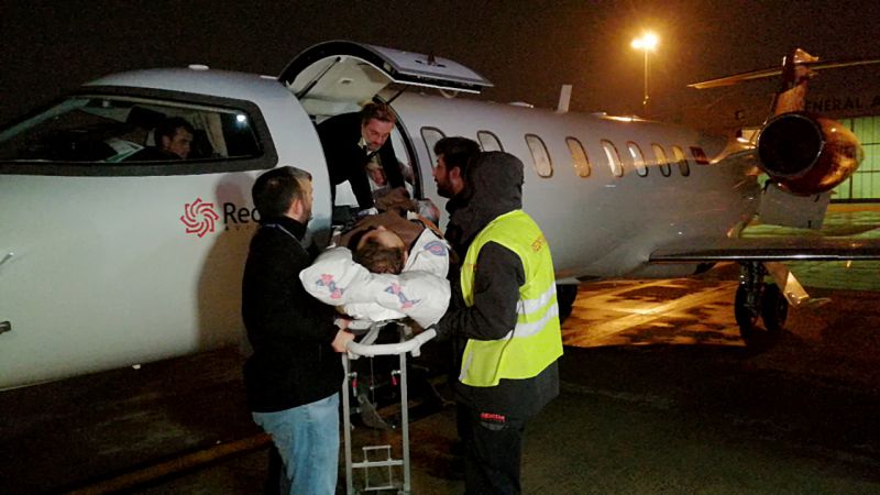 Yaralı depremzedeler üç ayrı uçakla İstanbul'a getirildi