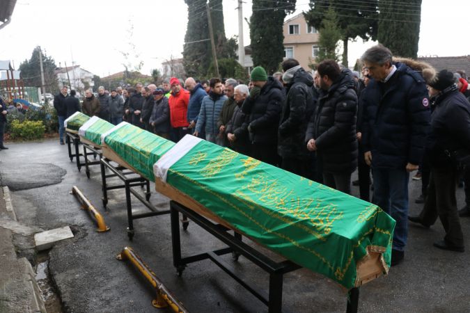 Hatay'da depremde hayatını kaybeden 5 kişi Yalova'da defnedildi
