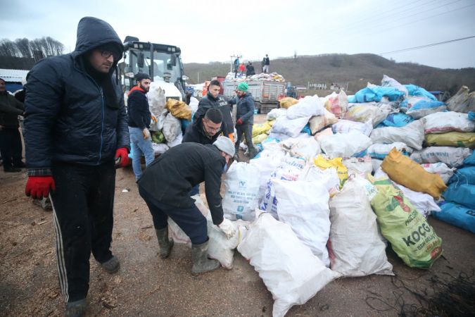 DÜZCE - Deprem bölgesine yardımlar sürüyor
