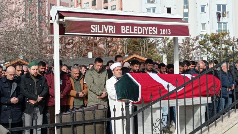 Hatay'da depremde hayatını kaybeden Gökhan öğretmenin cenazesi toprağa verildi
