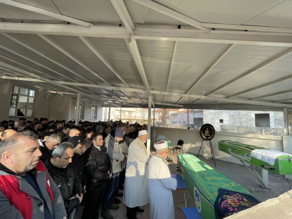 Depremde ölen baba ve kızı ile yengelerinin cenazesi Sakarya'da defnedildi