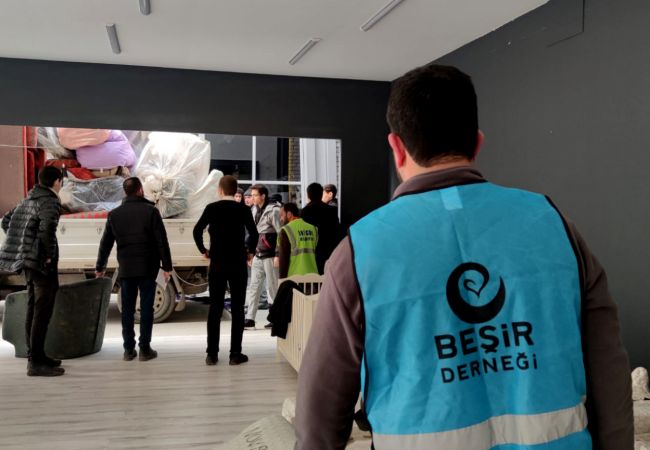 İnegöllü mobilyacılar ilçeye gelen depremzedeler için seferber oldu