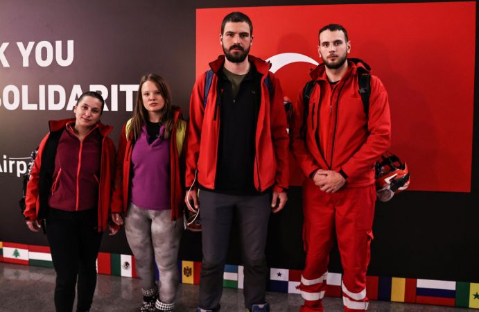 Boşnak ve Sırp arama kurtarma ekipleri İstanbul Havalimanı'ndan ülkelerine uğurlandı