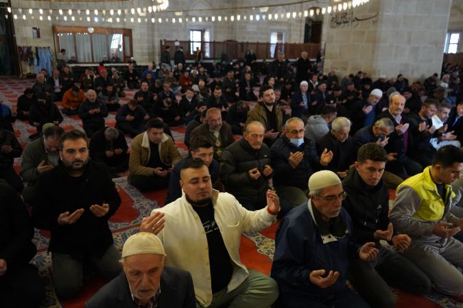 Trakya'daki camilerde depremde hayatını kaybedenler için gıyabi cenaze namazı kılındı