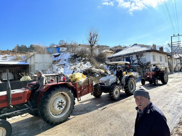 Sındırgı'dan deprem bölgesine gönderilmek üzere 50 ton odun toplandı