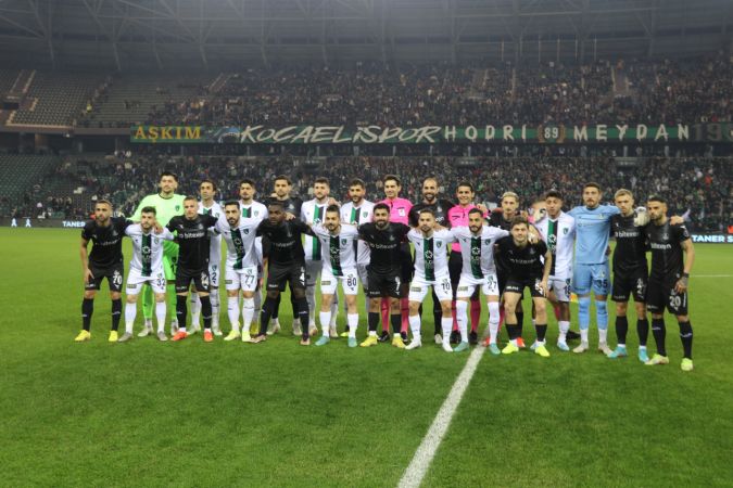 Kocaelispor ile Sakaryaspor depremzedeler yararına dostluk maçı yaptı