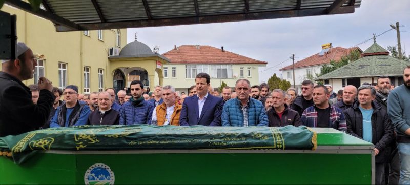 Sakarya Akyazı'da evde çıkan yangında ölen yaşlı adam defnedildi