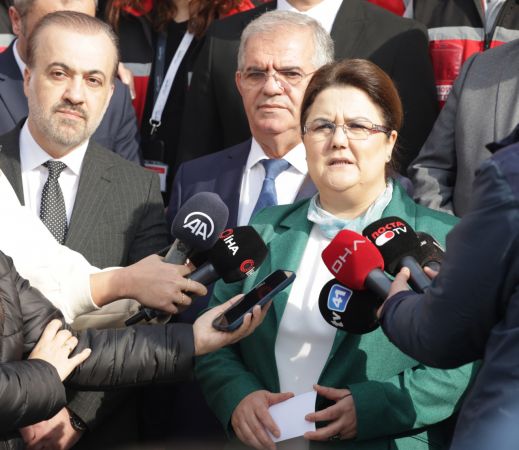 Bakan Yanık, Kocaeli'de depremzedeleri ziyaret etti