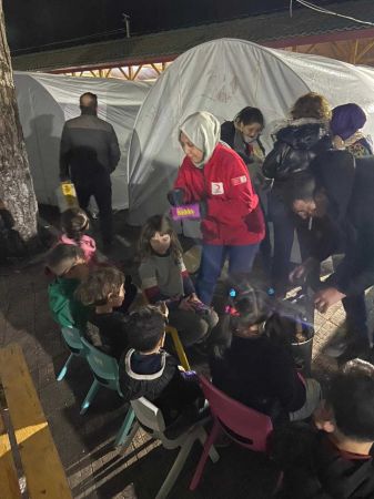 Adapazarı Kızılay Şubesi, Hatay'da depremzedelere çadır kurdu