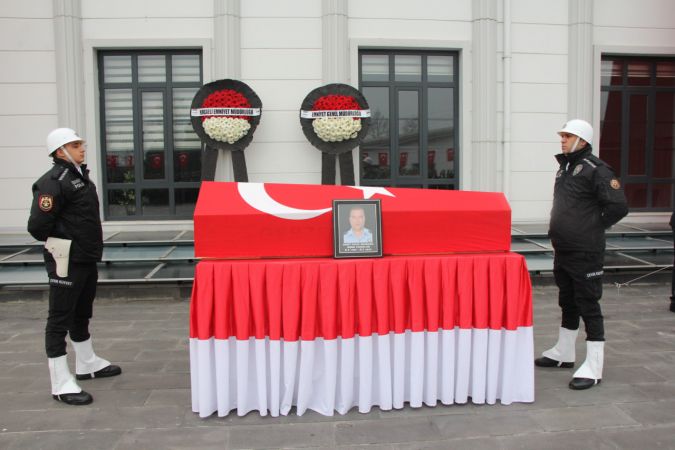 Kocaeli'de denetimden kaçan aracın çarptığı polis son yolculuğuna uğurlanıyor