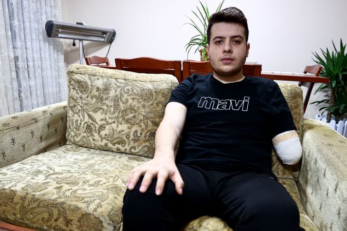 Hatay'da depremde ailesini kaybeden Alperen, amcasına emanet