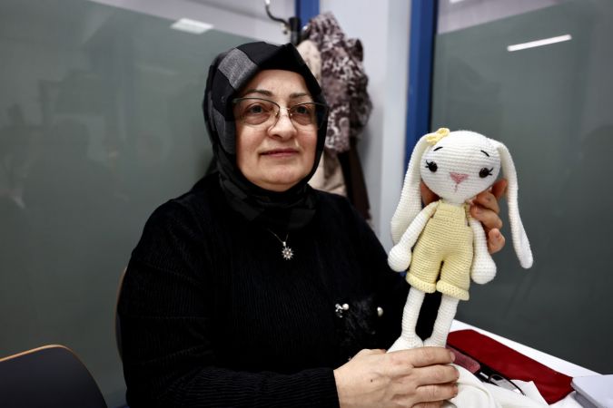 Düzce'de kadınların ördüğü oyuncaklar depremzede çocuklara ulaştırılıyor