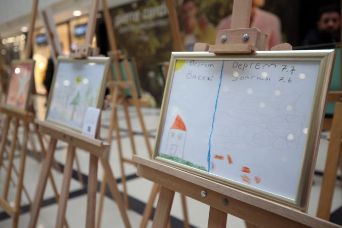 Depremzede çocukların çizdiği resimler müzayedede satışa sunuldu