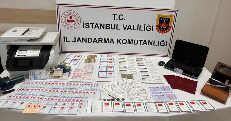 Büyükçekmece'de evinde sahte evrak düzenleyen şüpheli tutuklandı