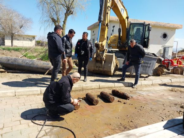 Gelibolu'da kanalizasyon kazısında patlamamış top mermileri bulundu