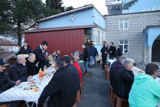 Açmabaşı Mahallesi sakinleri, iftarlarını 123 yıldır birlikte açıyor