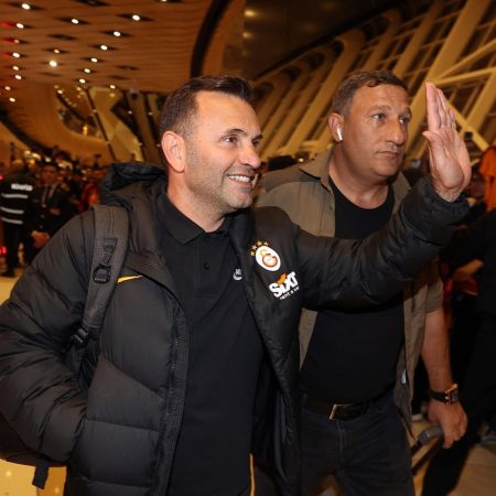 Galatasaray kafilesi, Bakü'de coşkuyla karşılandı