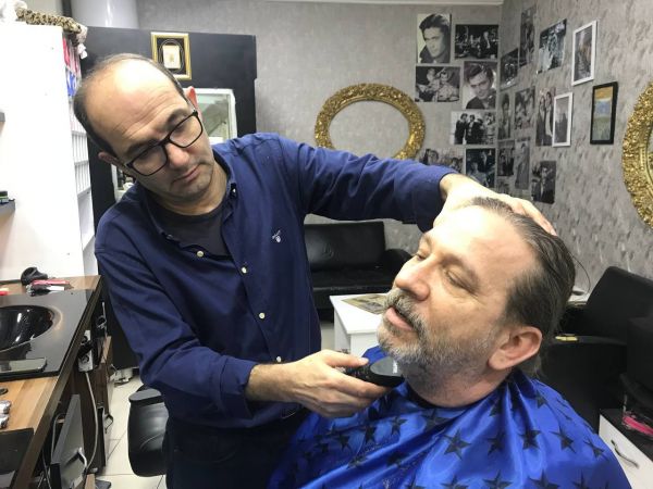 İstanbul'un gönüllü berberleri depremzedeler için makas tutacak