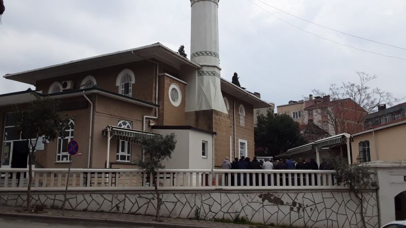 Depremde hayatını kaybeden anne ve 2 çocuğunun cenazeleri Kocaeli'de defnedildi
