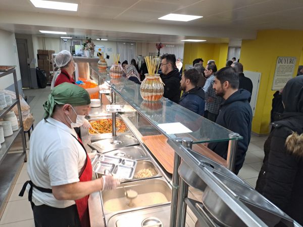 Sakarya'da depremzedeler için iftar verildi