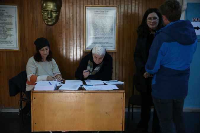 Bulgaristan'daki erken seçim kapsamında Balıkesir'de oy verme işlemi başladı