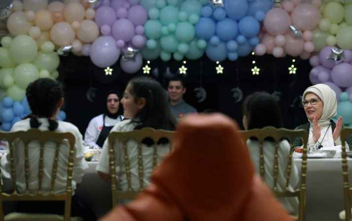 Emine Erdoğan, devlet koruması altındaki çocuklarla iftarda buluştu