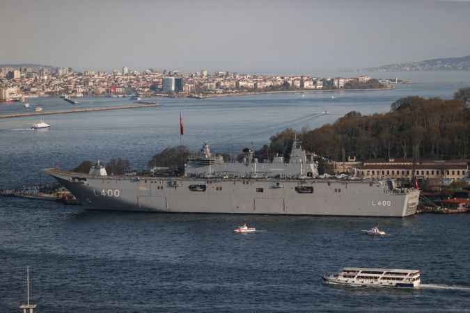 TCG Anadolu gemisi Sarayburnu Limanı'na demirledi