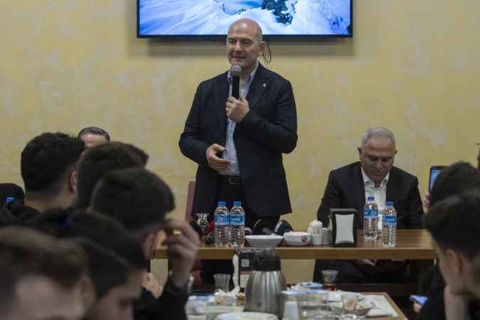 İçişleri Bakanı Soylu, İstanbul'da gençlerle sahur programında konuştu:
