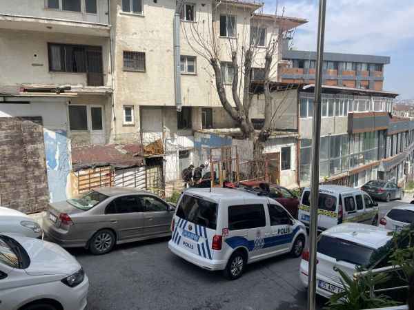 Kadıköy'de hastane müştemilatına giren 1 kişi tabancayla vurularak yaralandı