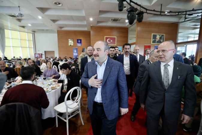 Bakan Varank, Bursa'da depremzedeler, şehit yakınları ve gazilerle bir araya geldi: