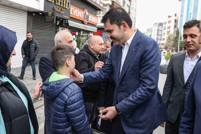 Bakan Kurum, AK Parti Ümraniye İlçe Başkanlığında vatandaşlarla bayramlaştı: