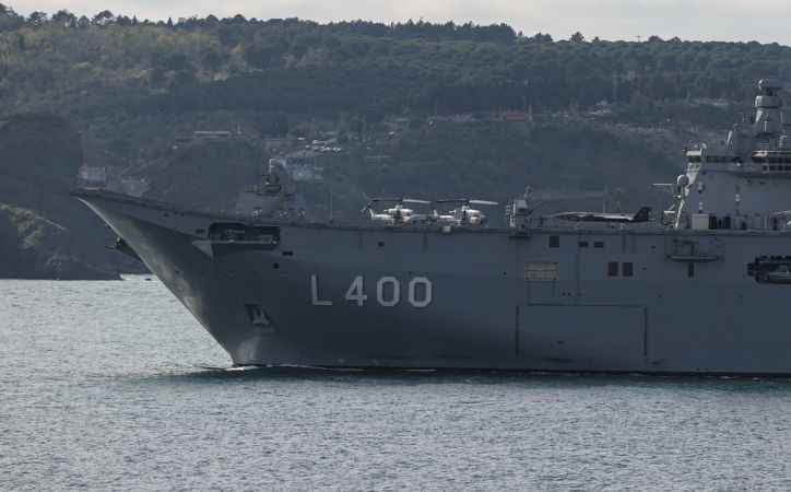 TCG Anadolu, İstanbul Boğazı'ndaki geçişini tamamlayıp Sarayburnu'na döndü