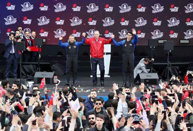 Cumhurbaşkanı Erdoğan, Türkiye'nin uzay yolcularını açıkladı