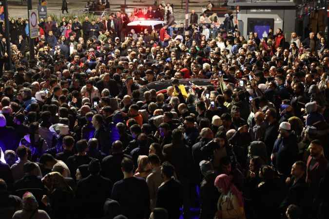 Bağcılar'da bir araya gelen taksiciler Togg ile konvoy oluşturdu