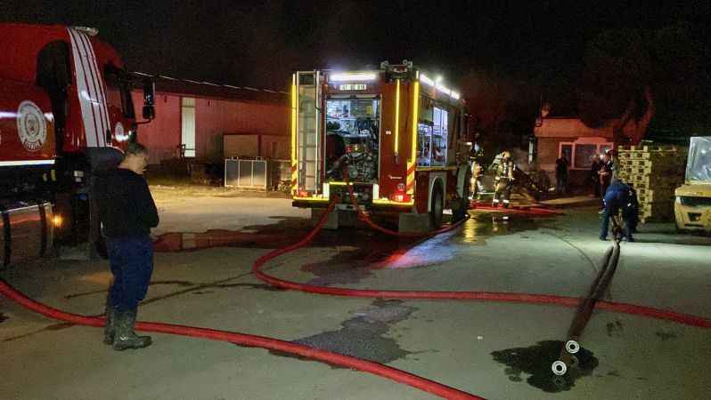Kocaeli'de fabrika bahçesinde çıkan yangın söndürüldü