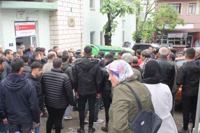 Trafik kazasında hayatını kaybeden anne ve oğlu Çanakkale'de defnedildi