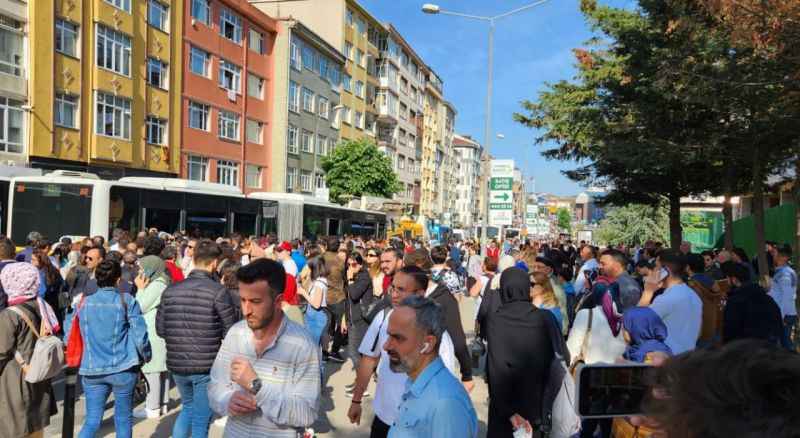 Üsküdar-Çekmeköy metrosundaki arıza nedeniyle yoğunluk oluştu