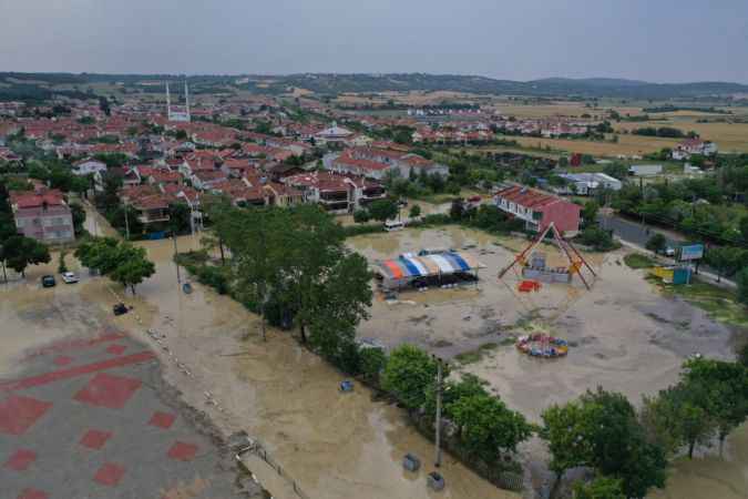 Edirne'nin güneyinde şiddetli yağış su baskınlarına neden oldu