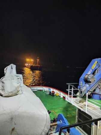 Çanakkale Boğazı'nda arızalanan gemi demirletildi