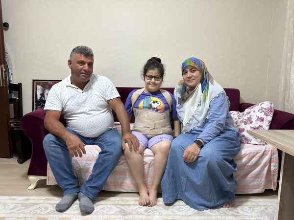 Skolyoz hastası Ecrin hayırseverlerin yardımıyla ameliyat edildi