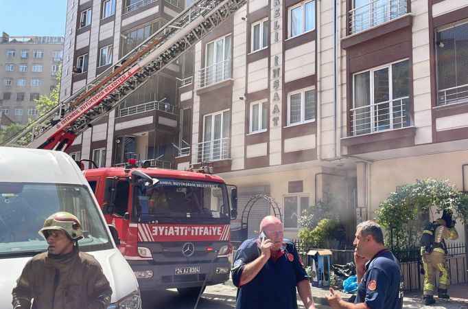 Kağıthane'de çıkan yangında 5 kişi dumandan etkilendi