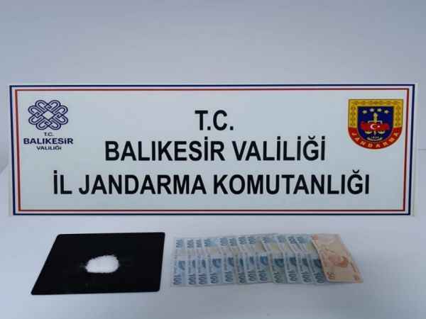 Balıkesir'de uyuşturucu operasyonunda 8 zanlı yakalandı