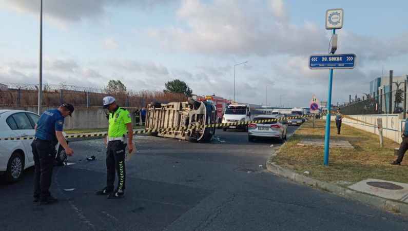Tekirdağ'da otomobil ile işçi servisi çarpıştı, 13 kişi yaralandı