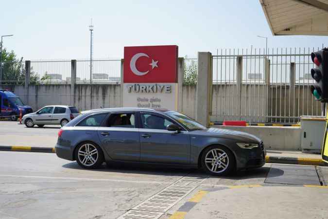 Kapıkule'de gurbetçilerin dönüş yoğunluğu sürüyor
