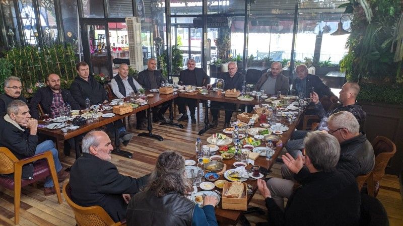Hendek Ordulular Eğitim, Kültür ve Sosyal Dayanışma Derneği, basın mensupları ile kahvaltıda buluştu.